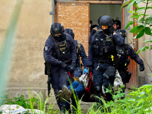 Zásah proti skupině aktivních střelců nacvičovaly složky IZS v opuštěné budově