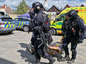 Zásah proti skupině aktivních střelců nacvičovaly složky IZS v opuštěné budově