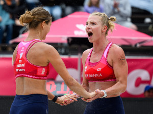Turnaj J&T Banka Ostrava Beach Pro už je v plném proudu, do bojů zasáhli i Češi