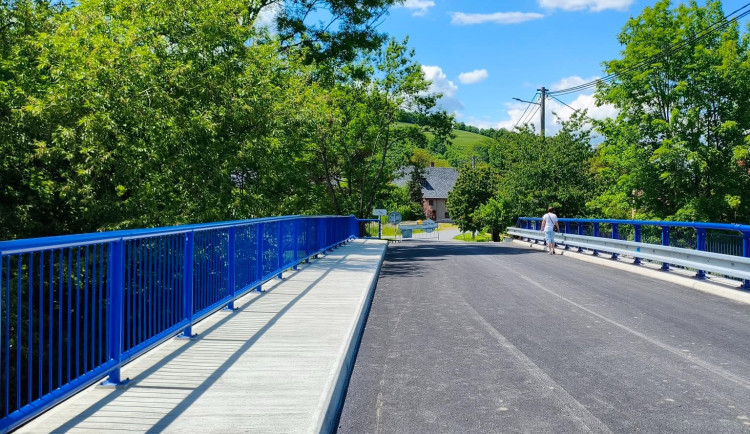 Most přes Odru v Odrách-Loučkách je opravený, začne se po něm jezdit v pátek