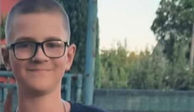 Policie pátrá po 13letém Maxovi Mlýnkovi z Ostravy, zmizel cestou ze školy.