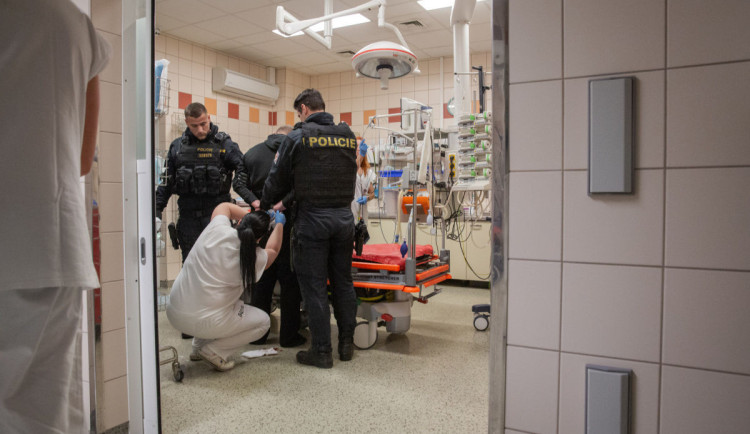 Pomáhají druhým, sami ale čelí násilí. Míra agrese nemá obdoby, mrzí primáře olomouckého urgentu