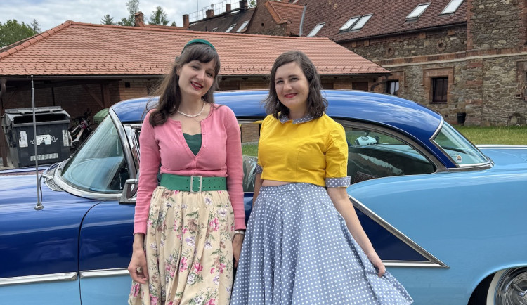Pin-up přehlídka šatů a klobouků vrátí do Liberce eleganci