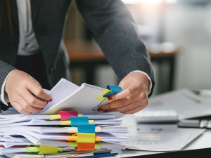 Finanční poradce podvedl téměř tři desítky klientů. Peníze měl prohrát v hazardu