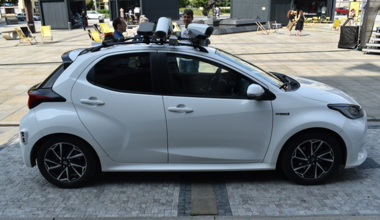 Ostrava nasadila monitorovací vůz, denně zachytí 500 špatně parkujících aut.