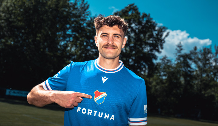 Baník vzdává hold mistrům z roku 1976. Nové dresy připomínají první titul.