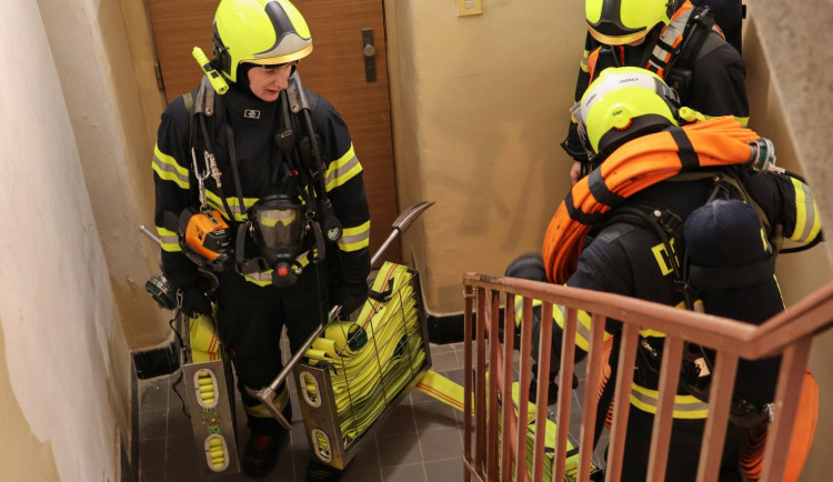 VIDEO: Jak se hasí ve výškových budovách? Pomáhá i šlauchpaket