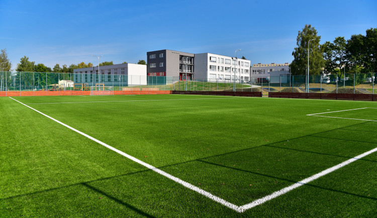 Karviná za 14 milionů korun opravuje sportoviště u základních škol