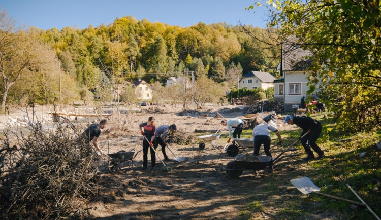 Univerzita Palackého hledá dobrovolníky pro Jesenicko. Po ničivé povodni je stále potřeba pomoc