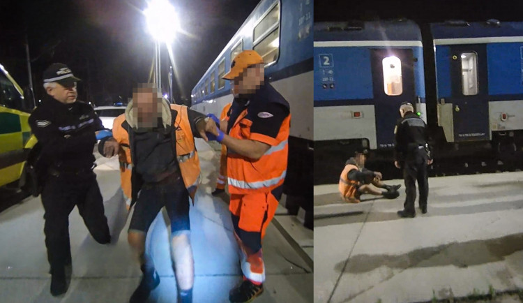 Posunovač vlaků ohlásil, že z jednoho vagonu vypadl ve stanici muž