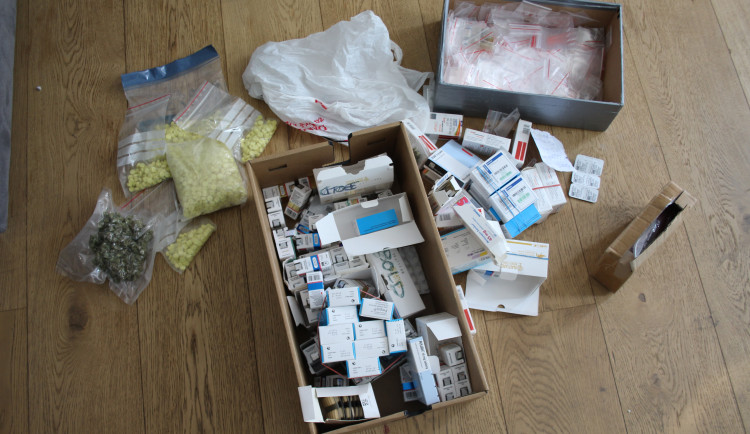 VIDEO: Manažeři si přivydělávali prodejem drog, nabízeli kokain i anabolika