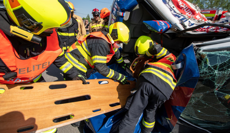 Poctivý trénink se vyplatil. Frýdečtí hasiči zazářili v soutěži ve vyprošťování