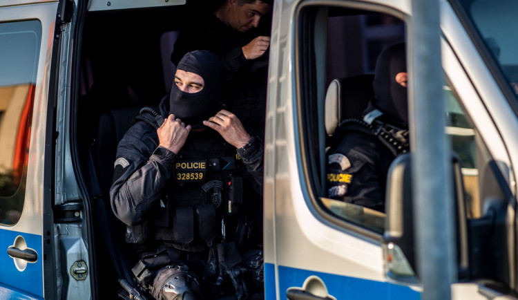 Za půl kila pervitinu dostal hradecký dealer skoro půl milionu, teď mu hrozí deset let