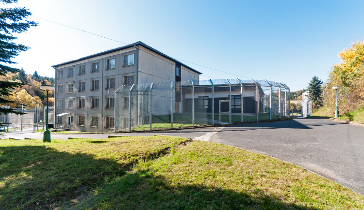 Policisté zasahují v záchytném zařízení pro cizince v Balkové na severním Plzeňsku