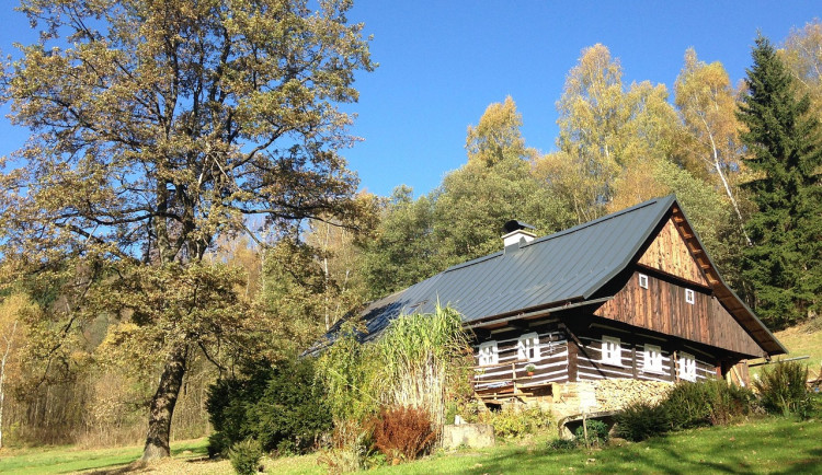 V Královéhradeckém kraji klesá zájem o chaty a chalupy, ceny ale dál rostou