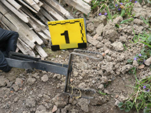 Vedle desítek lesních požárů je muž obviněn z vraždy a z pokusu o vraždu osmi bezdomovců