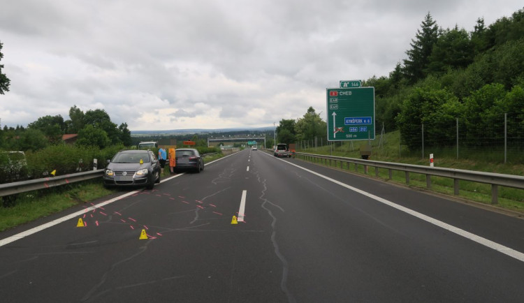 Policie pátrá po svědcích dopravní nehody na D6