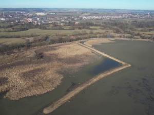 Pohled na obnovené těleso hnízdní hrázky Ostřice