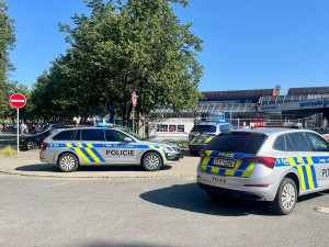 Kvůli nahlášené bombě policie evakuovala bazén v Ostravě-Porubě