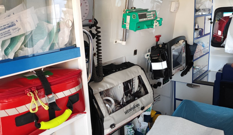 Tři lidé se zranili při střetu dvou osobních aut v Ostravě