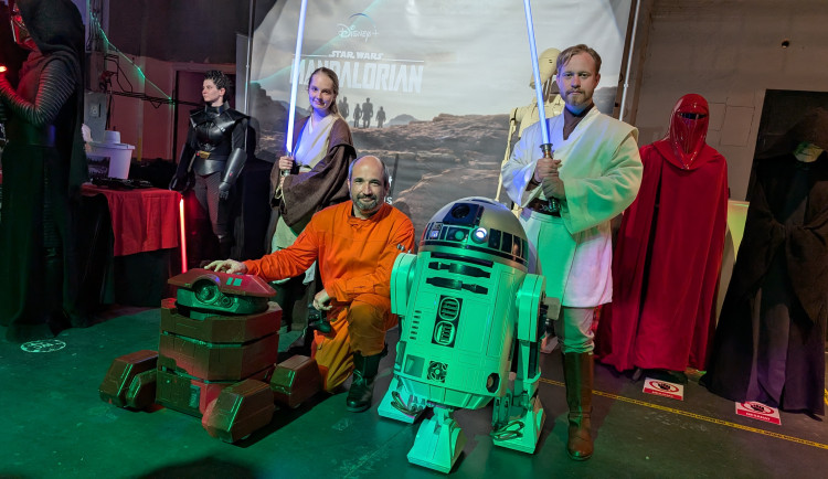 Modelář si postavil dva droidy z oblíbené ságy Star Wars, pomýšlí i na legendu C-3PO