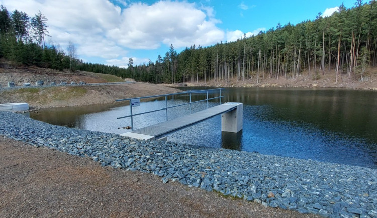 Nová vodní nádrž V Pekle zlepší klima, voda z ní se dá použít i při hašení požárů