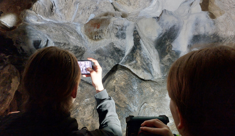 Jeskyně Na Špičáku se otevřela před 140 lety, lidé ji znali už od středověku. Studenti zkoumali její historii