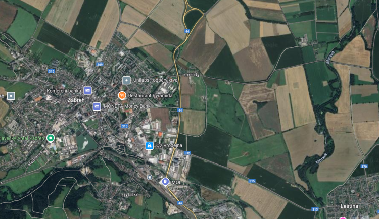 Zdržení a kolony v Zábřehu. Hlavní silniční tah čekají až do konce června opravy