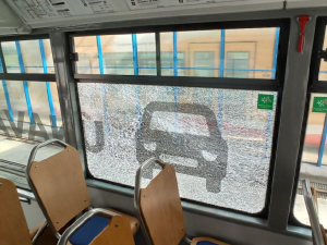 Z airsoftové pistole střílel na tramvaje a auta. Policie mladého recidivistu zatkla