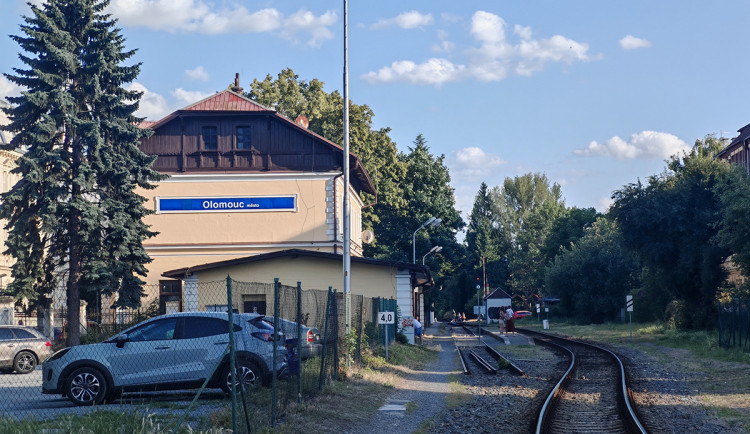 Vylepšení zastávek i přejezdů. Správa železnic využije výluky na Olomoucku k řadě investic