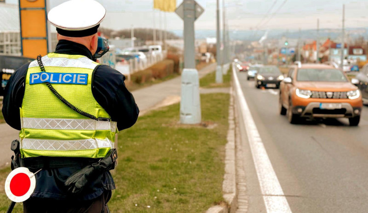 Zabavené registrační značky i opilí cyklisté, policisté si posvítili na dopravní přestupky