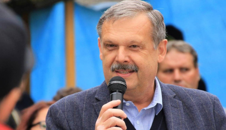 Bývalý vlivný poslanec SOCDEM Votava opouští stranu, odmítá spolupráci se Stačilo!