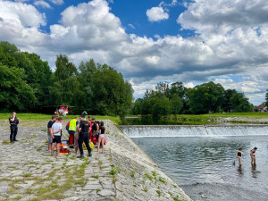 Dvě dívky se topily u splavu na Ostravici, zasáhli pohotoví svědci
