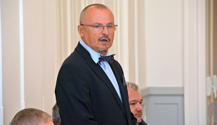 Senátor Petr Vícha opouští SOCDEM kvůli opětovné snaze o spolupráci se Stačilo!