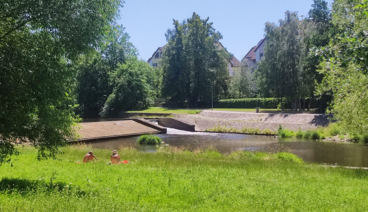 Dvacet let bez plavek. Nudisty u Malše dřív hlídala policie