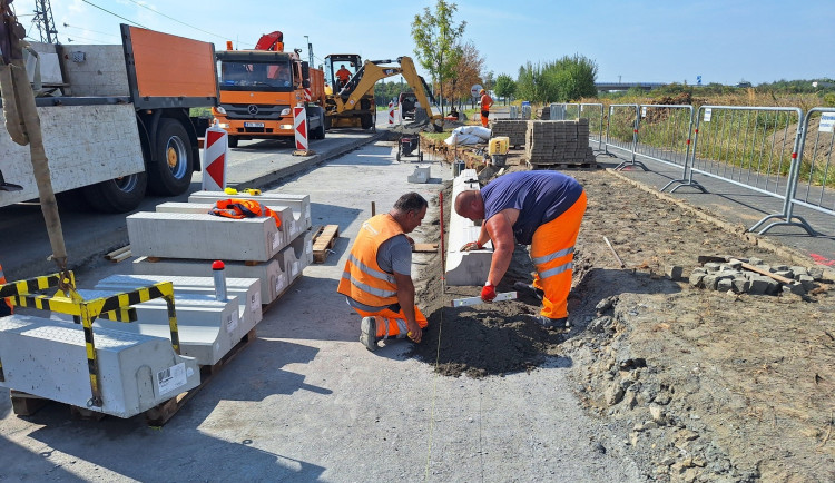 Ulice Karla Svobody v Ostravě bude kvůli stavbě chodníku do listopadu uzavřna