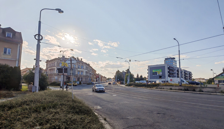 Dopravní šach mat u centra Olomouce. Začíná dvouměsíční oprava na vytížené trase