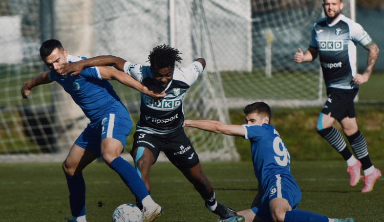 Karvinský fotbalista Vinícius odešel na hostování do druhé portugalské ligy.