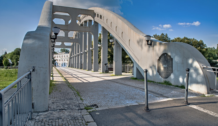 V Karviné se začne opravovat stoletý most v Darkově.