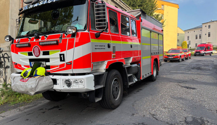 Hasiči preventivně evakuovali 41 dětí a deset dospělých z tábora na Novojičínsku