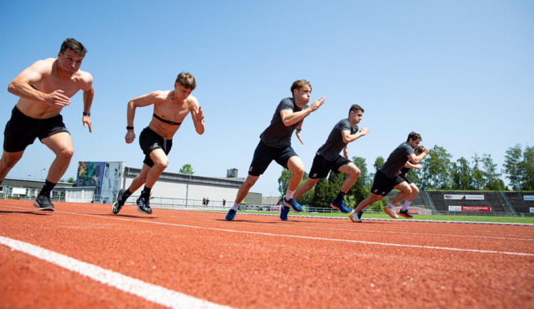 Hokejisty Karlových Varů čekají výkonnostní testy a návrat na led