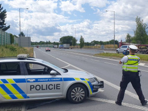 Policisté v kraji si v pátek posvítili na řidiče, 125 z nich jelo příliš rychle