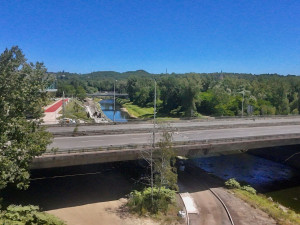 FOTO: Levý břeh Ostravice v Ostravě bude po obnově relaxační zónou