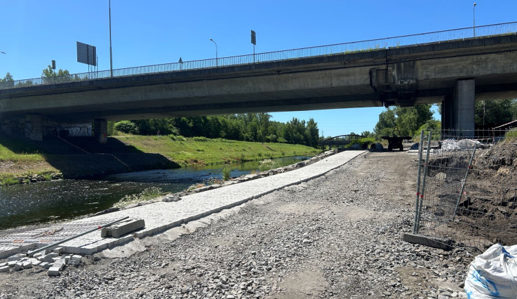 Levý břeh Ostravice v Ostravě bude po obnově relaxační zónou