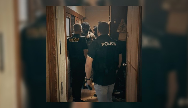 Výhružné emaily českým školám rozesílal mladík z Ukrajiny. Zřejmě ho platili z Ruska