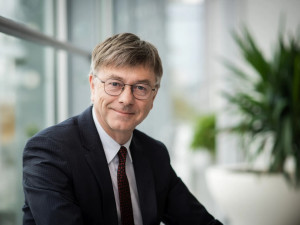 Nový šéf ČT Chudárek bude brát 346 tisíc měsíčně, o 57 tisíc víc než Souček