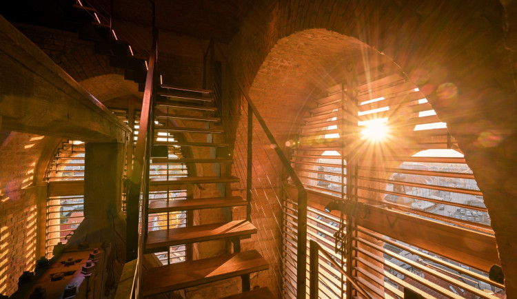 Zažijte Hradec Králové jinak: Svítání a noční výhledy z Bílé věže