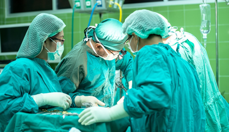 Vědci s pomocí superpočítače zkoumají, jak usnadnit operace tlustého střeva