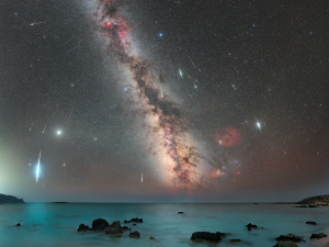Astronom zachytil unikátní snímek meteorického roje, potřeboval na to 386 hodin