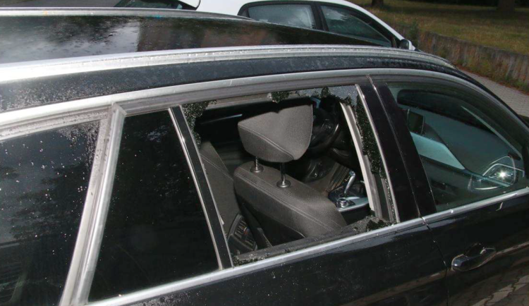 V Olomouci řádil vykradač aut, za tři týdny vybral přes 40 vozů